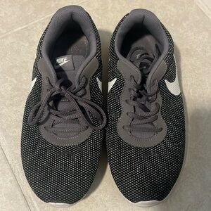 Nike Womens Tanjun BV7432-001 Gray & Black Running Shoes Sneakers Size 8.5